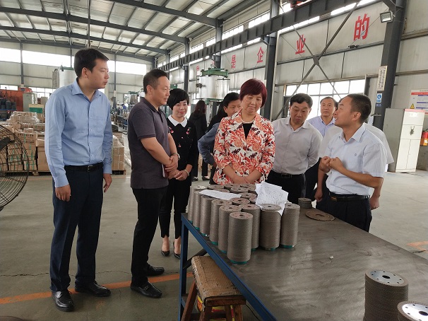 省人大常委會(huì)常務(wù)副主任、黨組書(shū)記王玲一行來(lái)湖北昌利公司視察