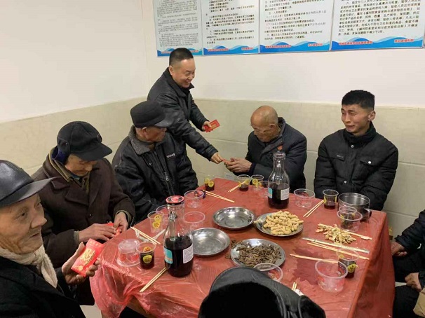 2019讓愛依舊，湖北昌利領(lǐng)導(dǎo)前往福利院慰問