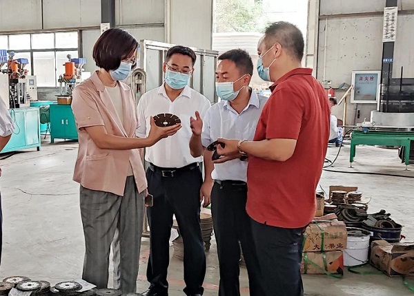 鄂州市委常委、統(tǒng)戰(zhàn)部部長(zhǎng)鄒霞一行蒞臨昌利公司調(diào)研指導(dǎo)