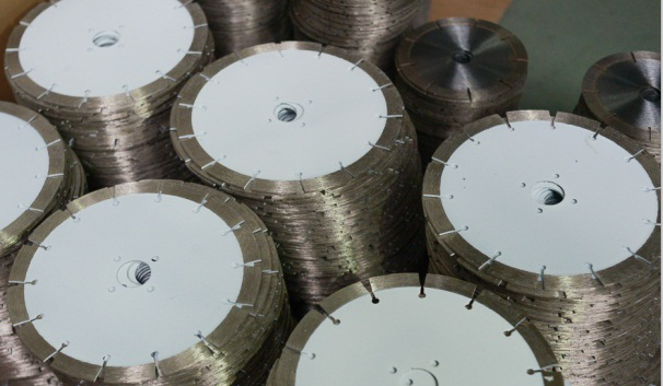 用什么方法可以提高石材鋸片的鋒利度呢？